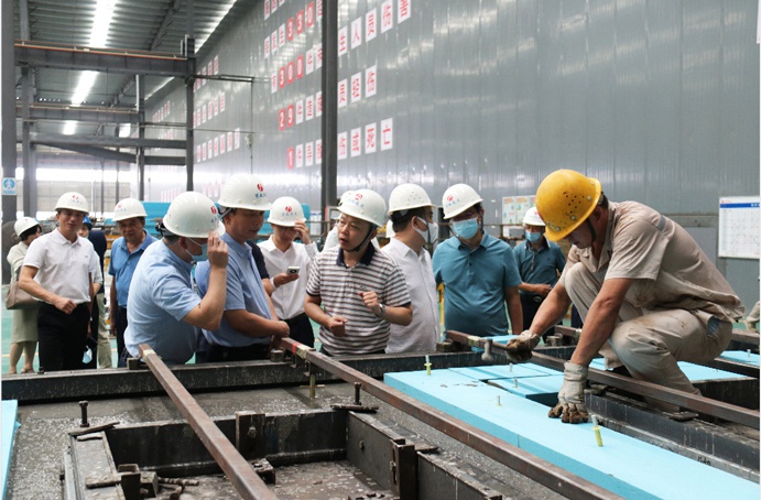 1629945343834626.jpg 南昌市人大常委會(huì)黨組成員副主任楊保根蒞臨市政遠(yuǎn)大公司調(diào)研考察6911.jpg