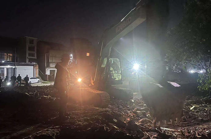 清明假期 他們堅(jiān)守項(xiàng)目建設(shè)一線(xiàn)4.jpg