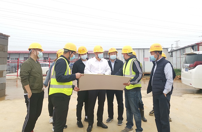 徐旭帶隊(duì)深入項(xiàng)目督導(dǎo)假期疫情防控、安全生產(chǎn)工作，看望慰問一線職工03.jpg