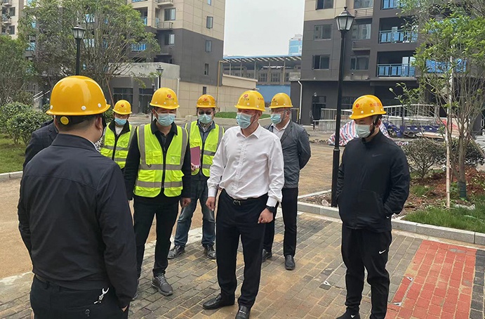 徐旭帶隊(duì)深入項(xiàng)目督導(dǎo)假期疫情防控、安全生產(chǎn)工作，看望慰問一線職工02.jpg