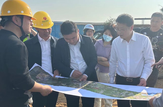 市政公用集團(tuán)劉順保到朱橋東路項(xiàng)目、昌東三路項(xiàng)目、秦坊安置房項(xiàng)目調(diào)研