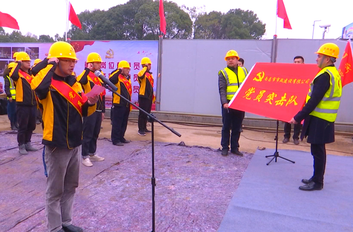 五一勞動(dòng)獎(jiǎng)?wù)芦@得者項(xiàng)目黨支部書(shū)記、副總工程師周天奇